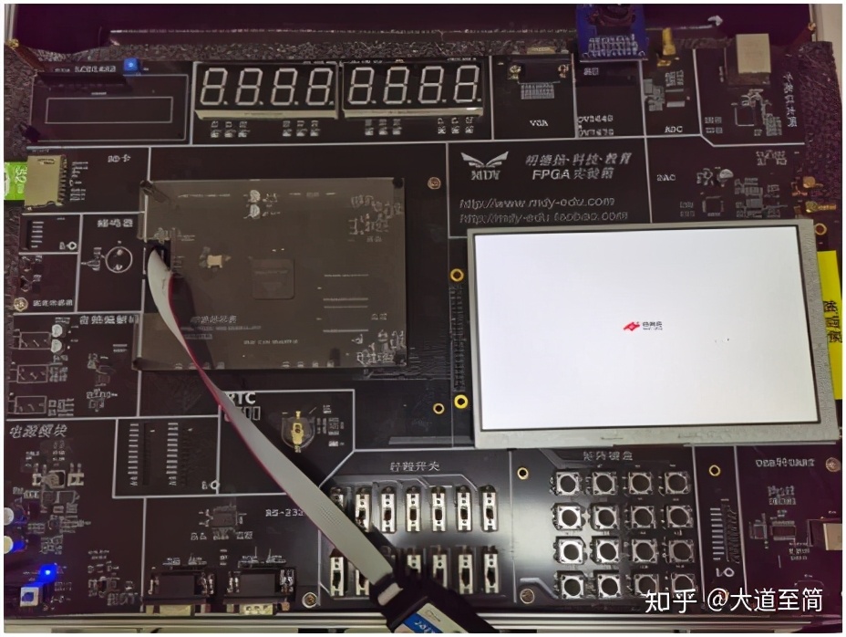 「每周FPGA案例」至简设计系列_LCD显示图片